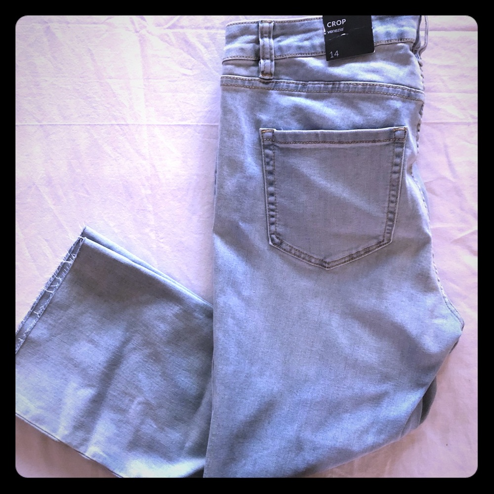 Venezia by Lane Bryant Crop Blue Jeans Flower NWT